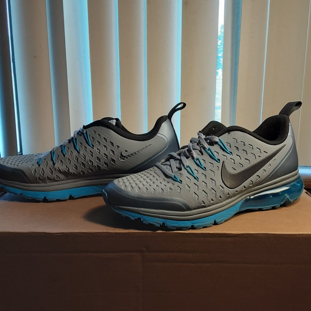 Men's  Airmax Nike shoes size 9.5